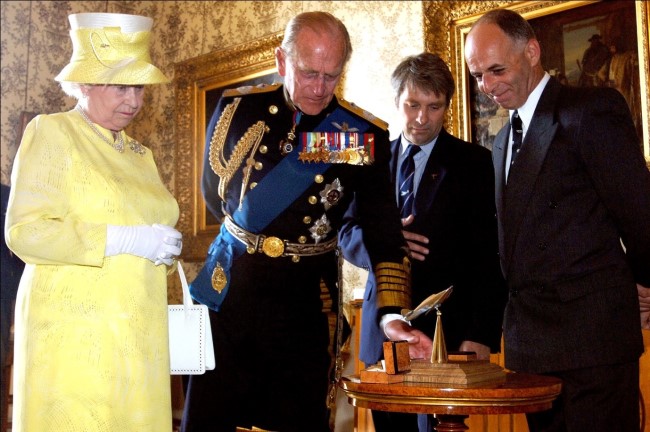 Queen with sculpture - The day a Hawker Hurricane SAVED Buckingham Palace