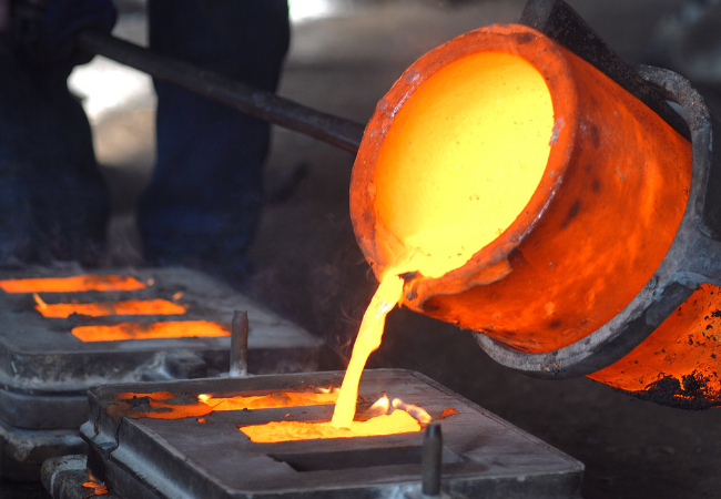 Flying Scotsman Axle Boxes being cast into Ingots