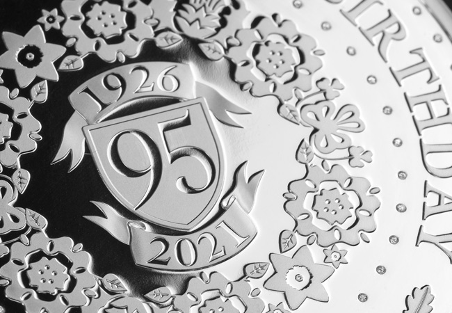 The making of the Diamond Masterpiece LS 2021 QEII 95th Diamond Masterpiece 5oz 10 lifestyle detail 3 - The making of the Diamond Masterpiece