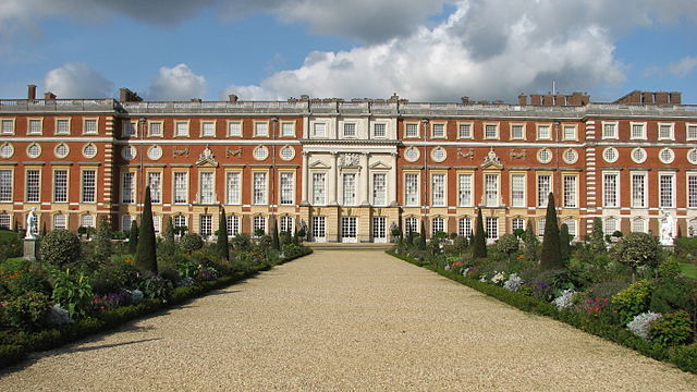 640px Hampton Court Palace 3037901374 - Drastic decision has left collectors missing out